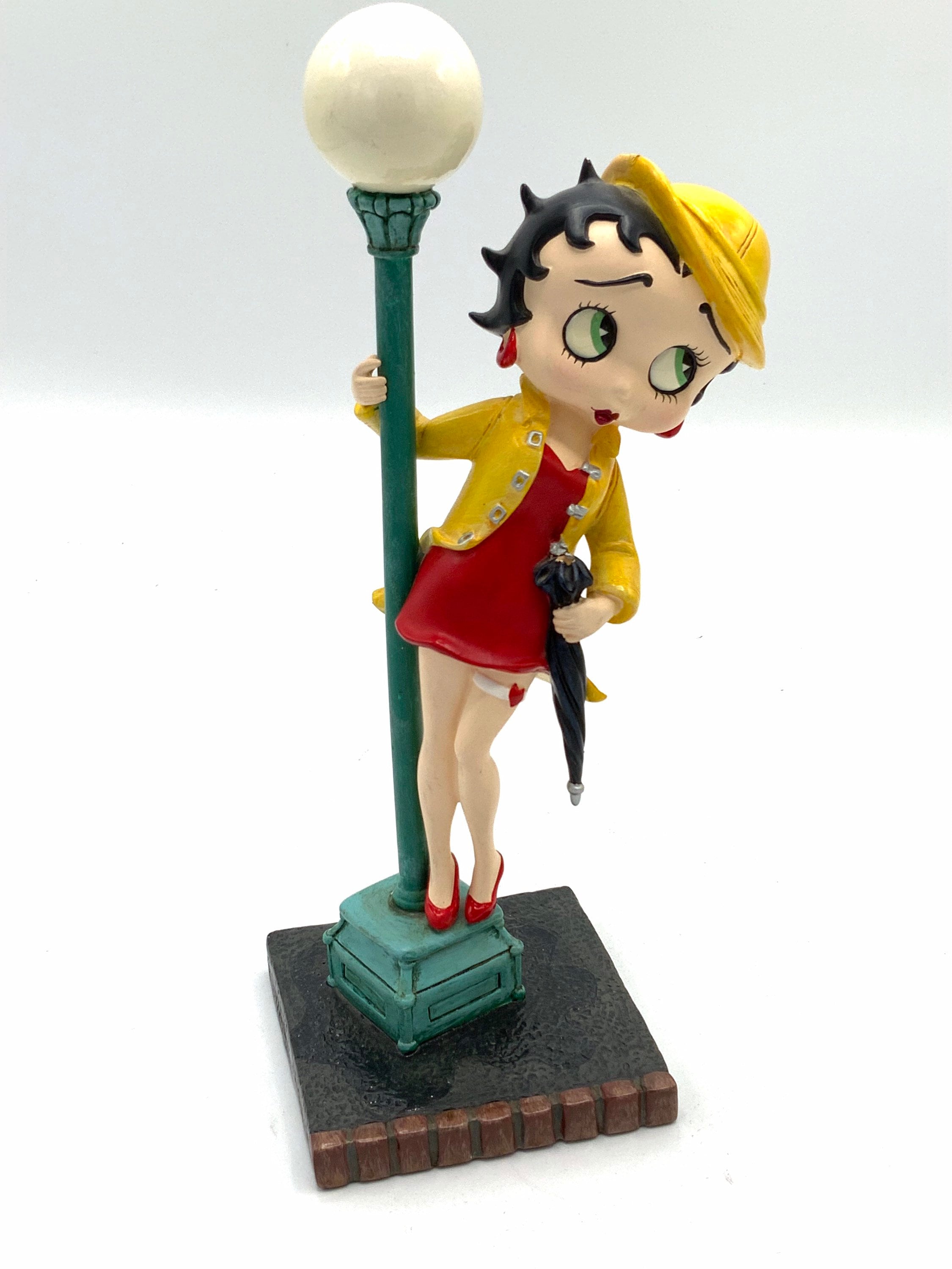 Gorgeous Collectible and Vintage Betty Boop Figurine, Singing in