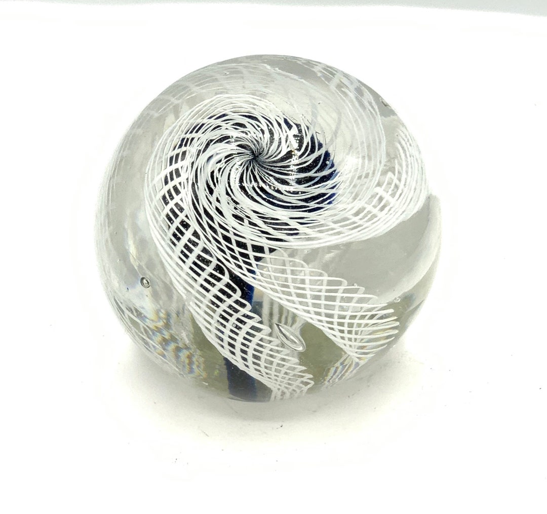 Gorgeous Collectible and Vintage Blue and White Tone Round Ball ...