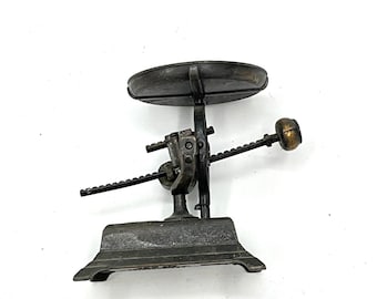 Gorgeous collectible and vintage die-cast metal old fashion scales.