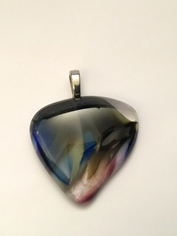 Gorgeous heart shape glass pendant