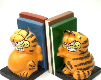 Gorgeous collectible and vintage Garfield bookends, figurine set.