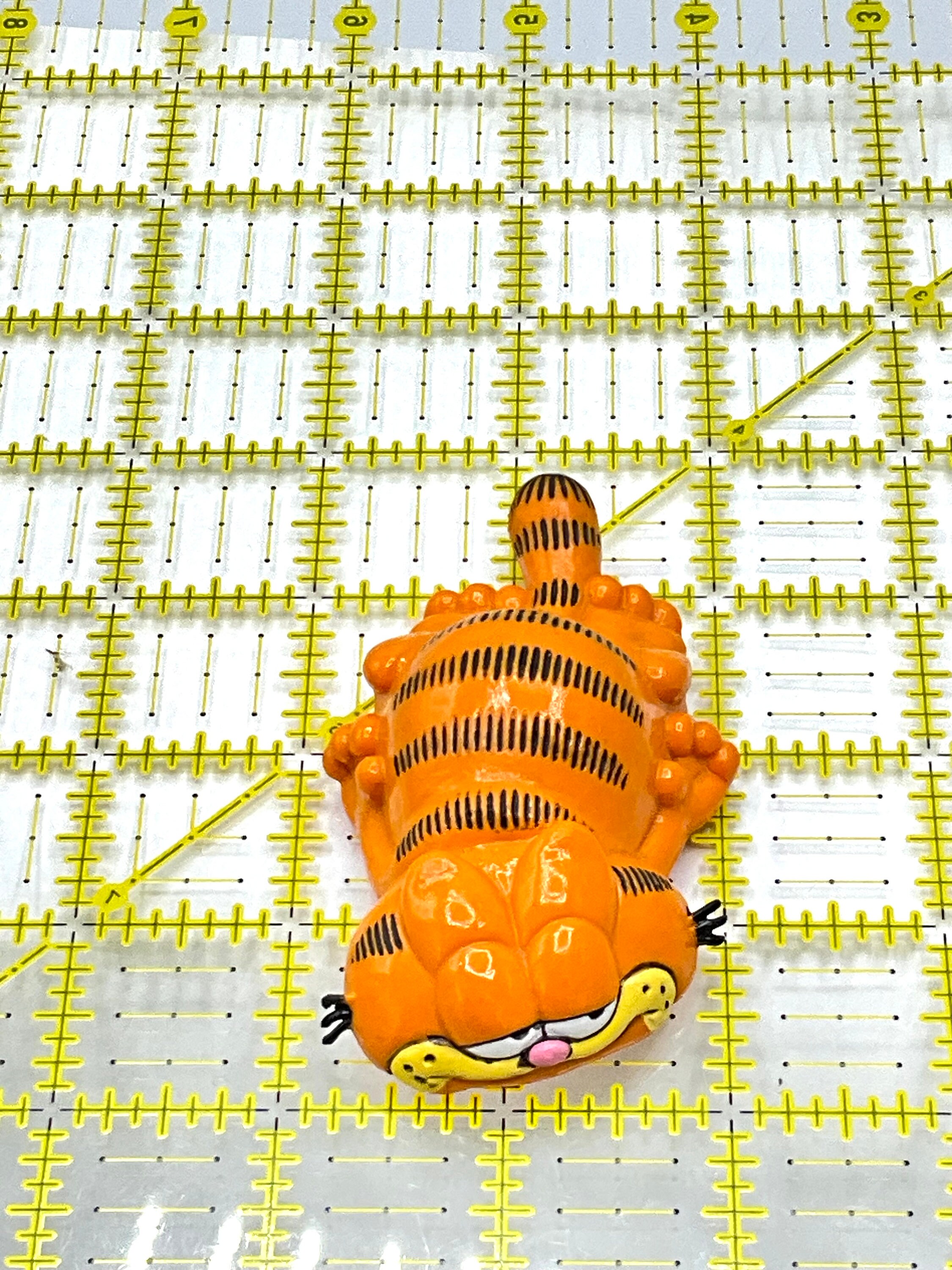 Gorgeous Collectible and Vintage Garfield Lying on His Stomach