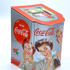 Gorgeous collectible and vintage  Coca Cola, tin box.