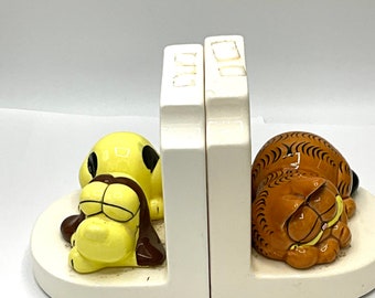 Gorgeous Collectible and Vintage Garfield and Odie Bookends