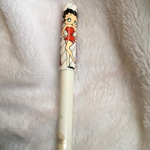Gorgeous collectible and vintage Betty Boop marker 1988, red dress.