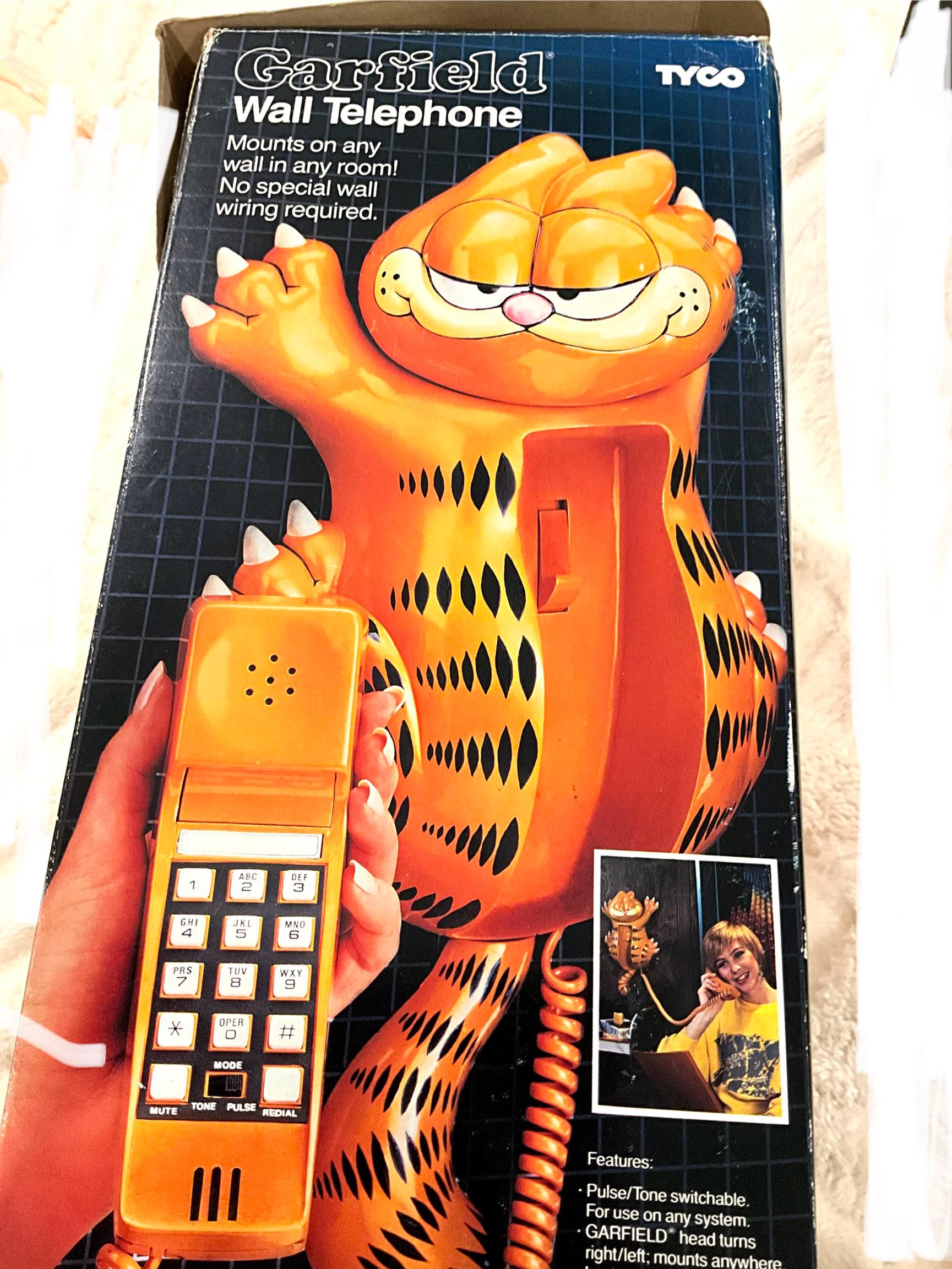 Gorgeous Collectible and Vintage Garfield as Wall Telephone. Phone