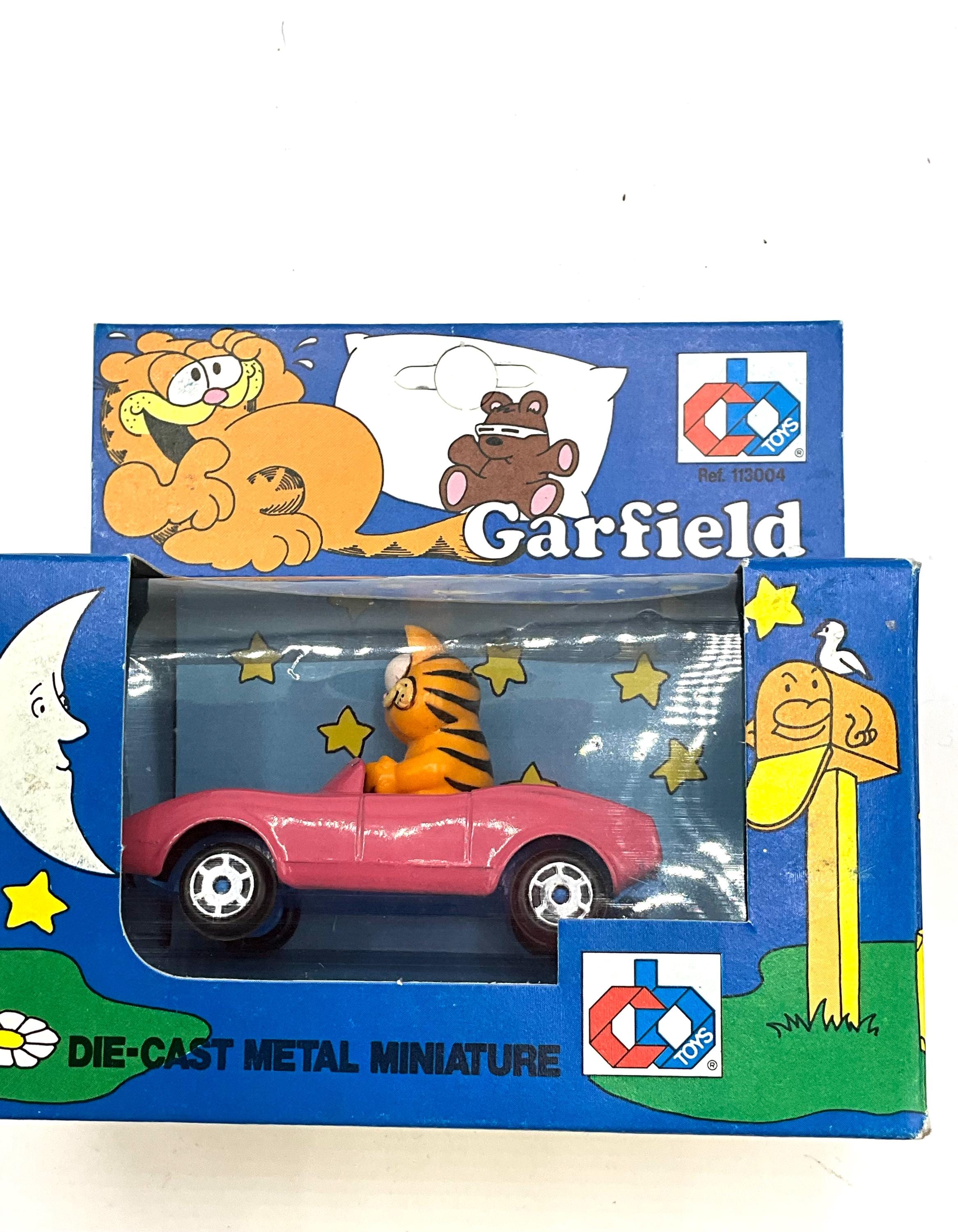 Gorgeous Vintage and Collectible Garfield With a Pink Car Die-cast