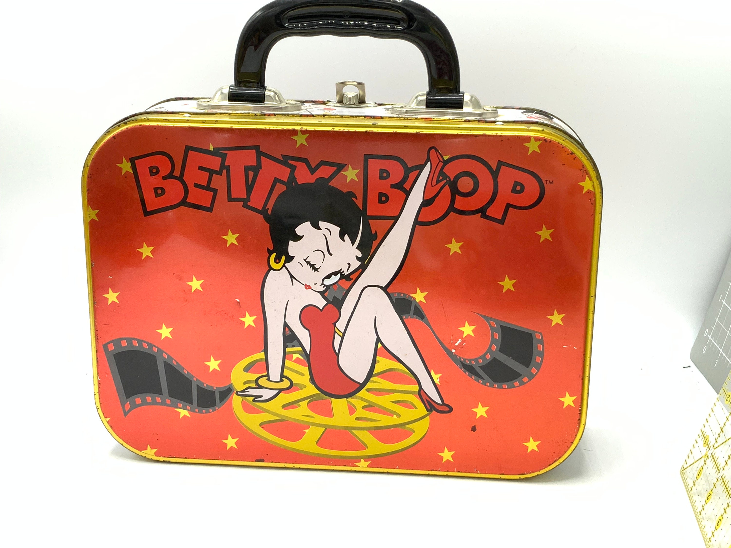 Gorgeous collectible and Vintage lunchbox Betty Boop, tin red dress, movie.
