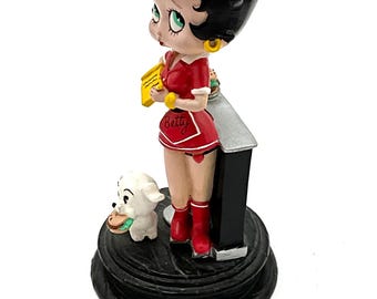 Gorgeous Collectible Betty Boop as Waitress, Figurine With Roller