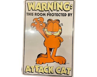 Gorgeous collectible  and vintage Garfield and friends tin tray, cat, “WARNING ATTACK CAT” Paws Jim Davis approximately 12 by 18 inches.