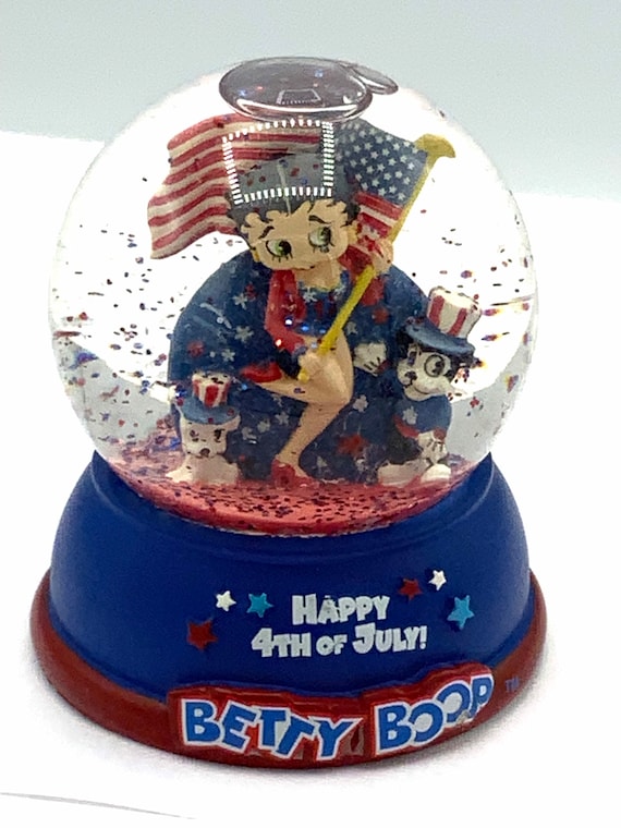 Gorgeous Collectible and Rare Betty Boop Snow Globe, Snowball
