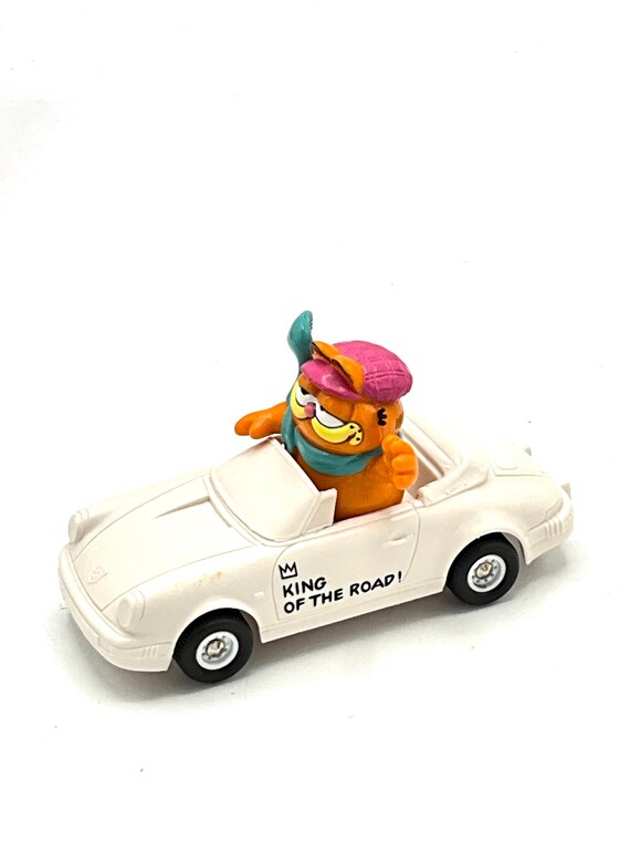 Gorgeous Collectible and Vintage Garfield With a White Car, Cat