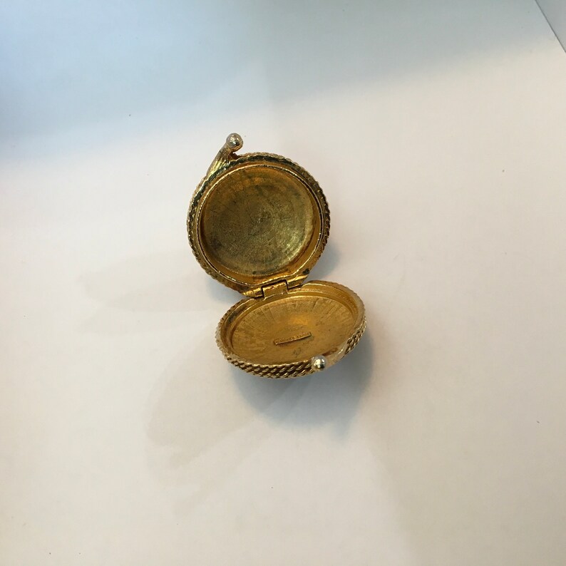 Vintage gold tone with Turquoise stone