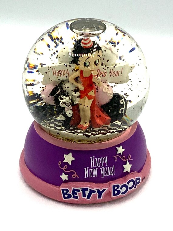 Gorgeous Collectible and Rare Betty Boop Snow Globe, Snowball