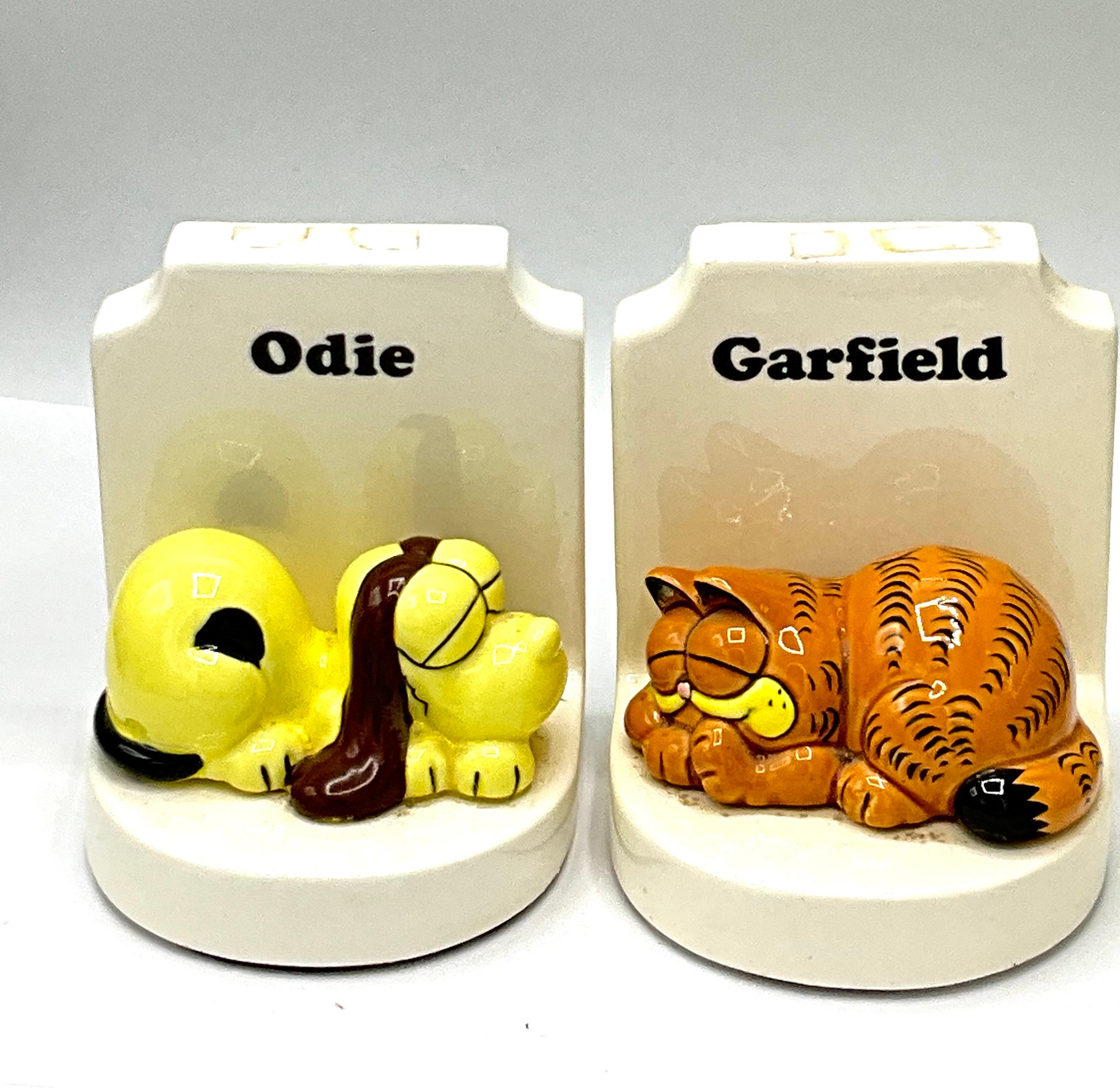 Gorgeous Collectible and Vintage Garfield and Odie Bookends