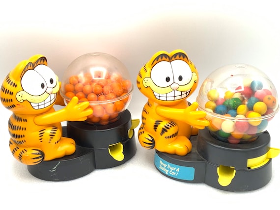 Gorgeous Collectible and Vintage Garfield Candy Dispenser, Toy