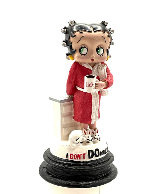 Gorgeous Collectible and Vintage Betty Boop Figurine With Bath