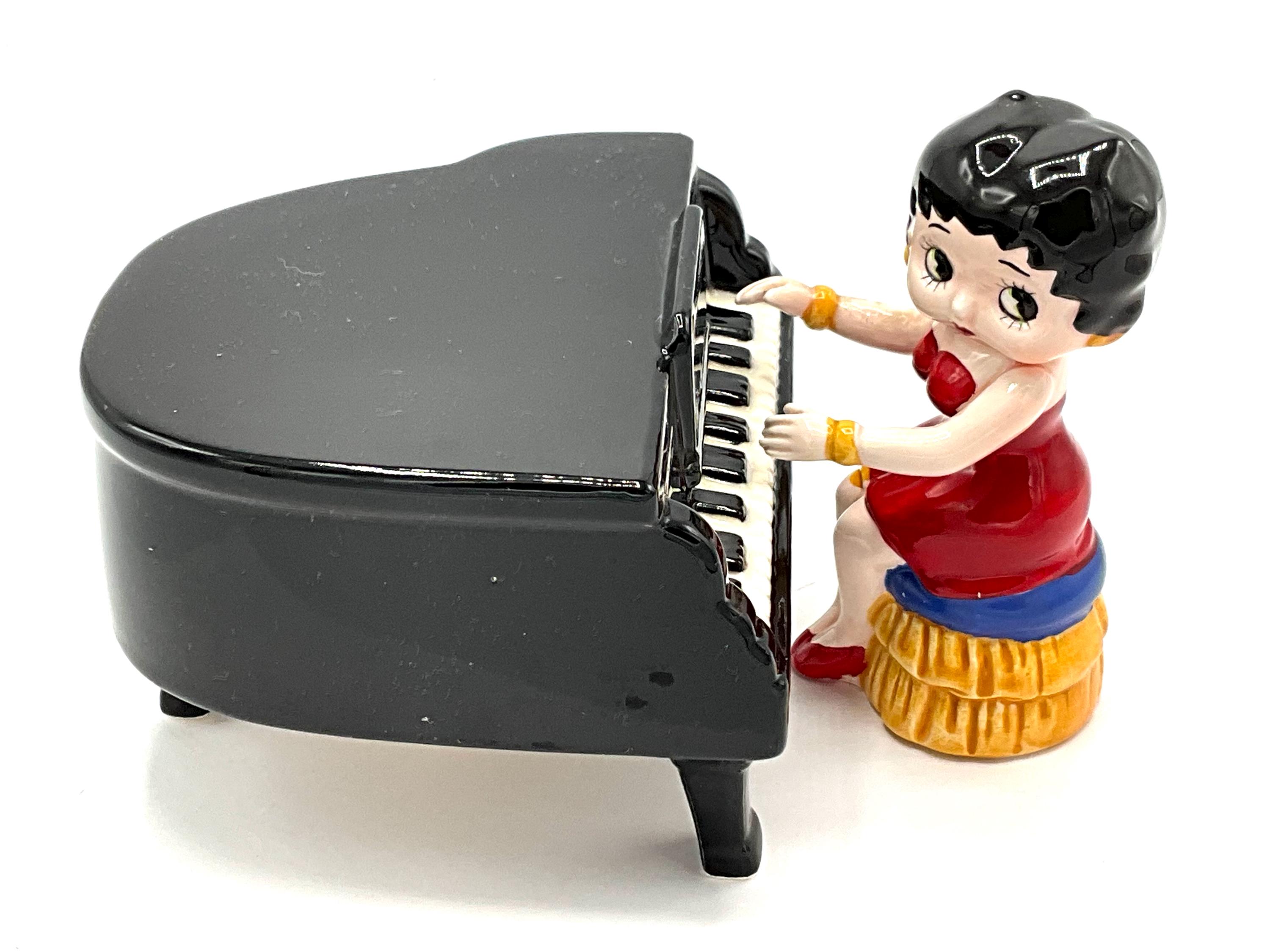 Gorgeous collectible and vintage music box Betty Boop playing black piano, ceramic. By Vandor.