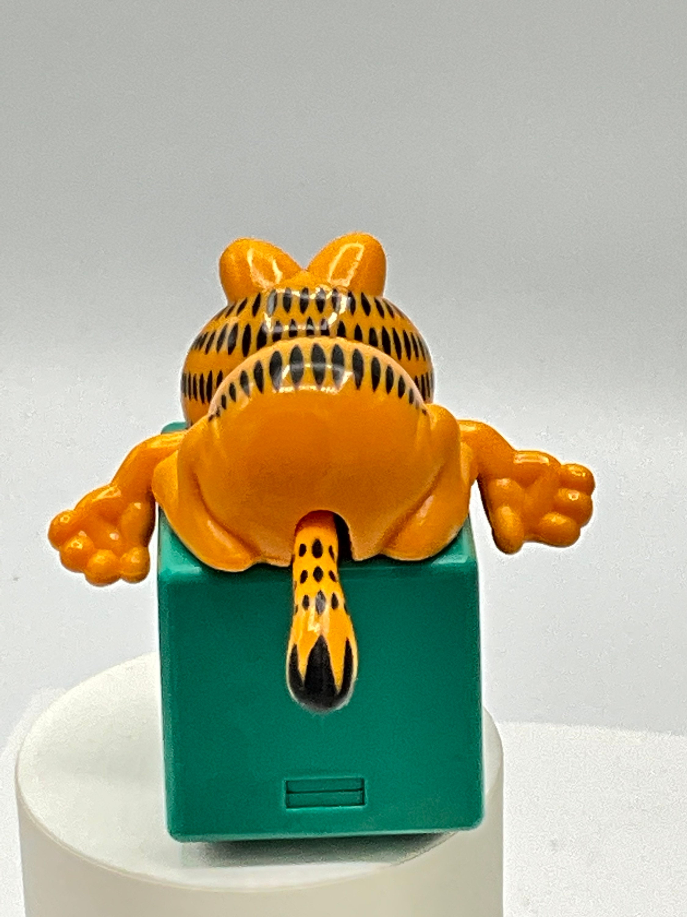 Gorgeous Collectible and Vintage Garfield TV Movie, Toy, Cat
