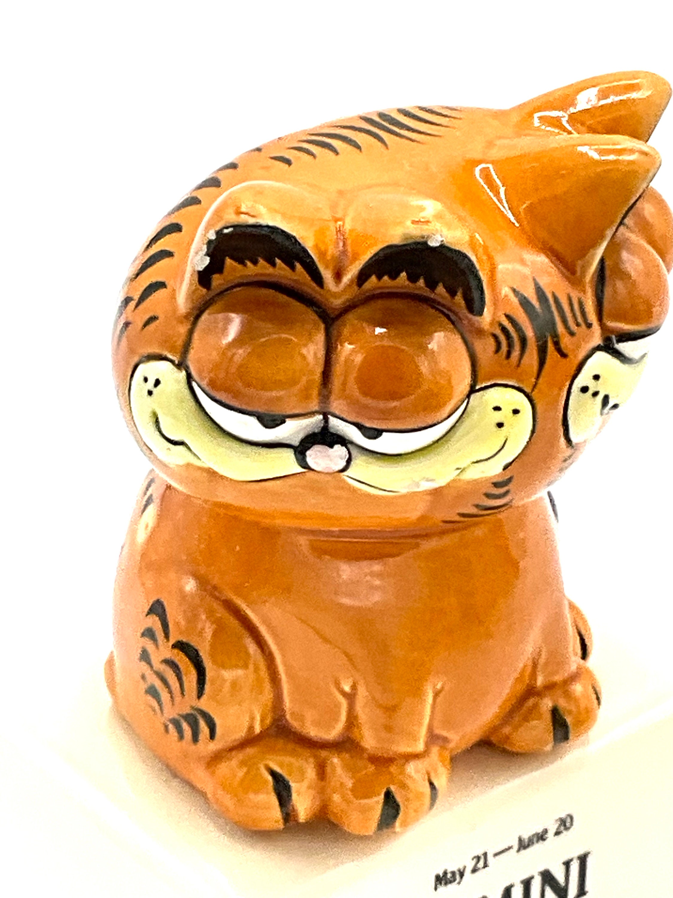 Gorgeous Collectible and Vintage Porcelain Garfield by