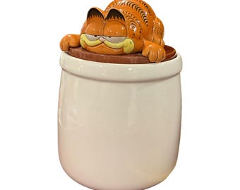 Gorgeous collectible and vintage porcelain by Garfield as cookie jar, cat.