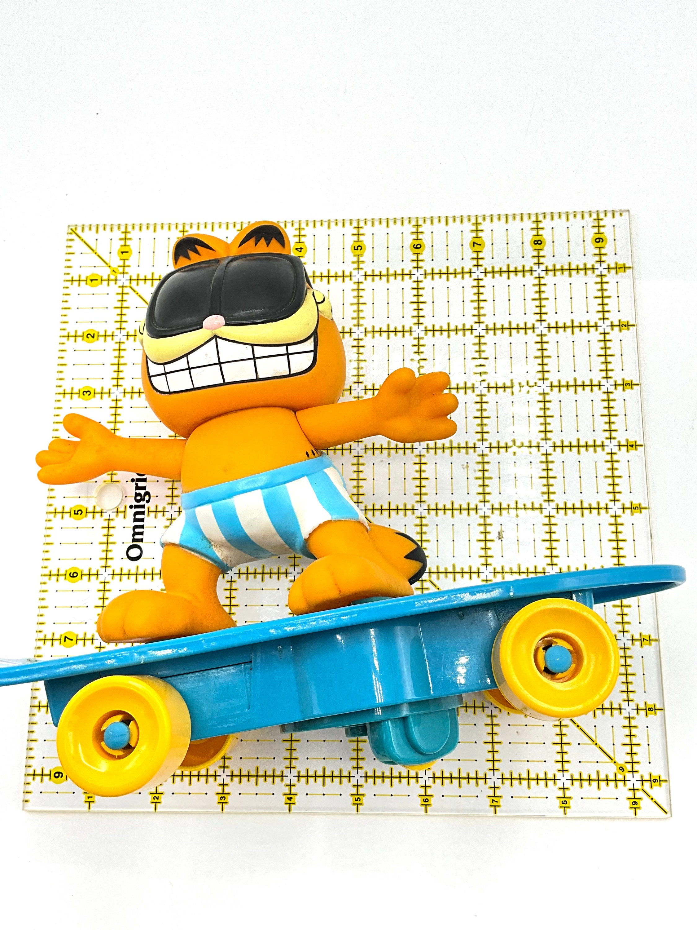 Cgorgeous Collectible and Vintage Garfield Skateboard Toy