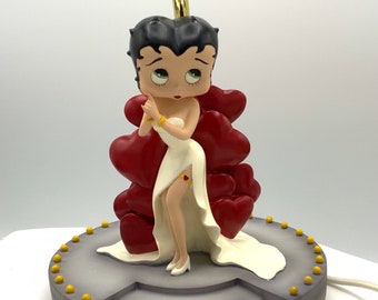 Gorgeous Collectible and Vintage Betty Boop Heart Lamp, New With