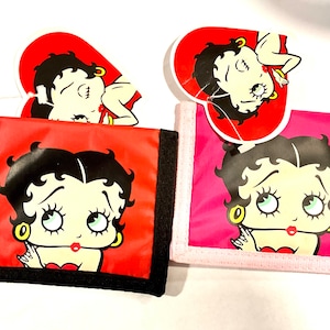 Gorgeous collectible and vintage Betty Boop red wallet.