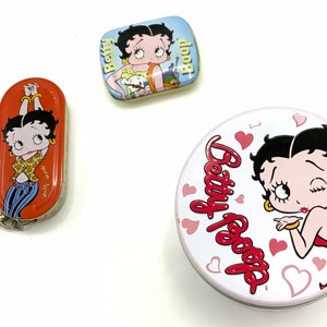 Gorgeous collectible Betty Boop tin box, jewelry box.