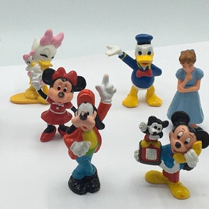 Gorgeous collectible and vintage PVC figurine, McDuck, Donald Duck, Mickey Mouse, Minnie, baby duck, Goofy and Alice in wonderland.
