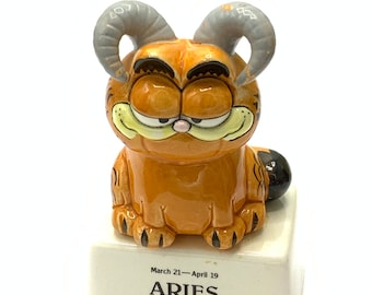 Gorgeous collectible and vintage porcelain Garfield by Enesco, Aries zodiac.