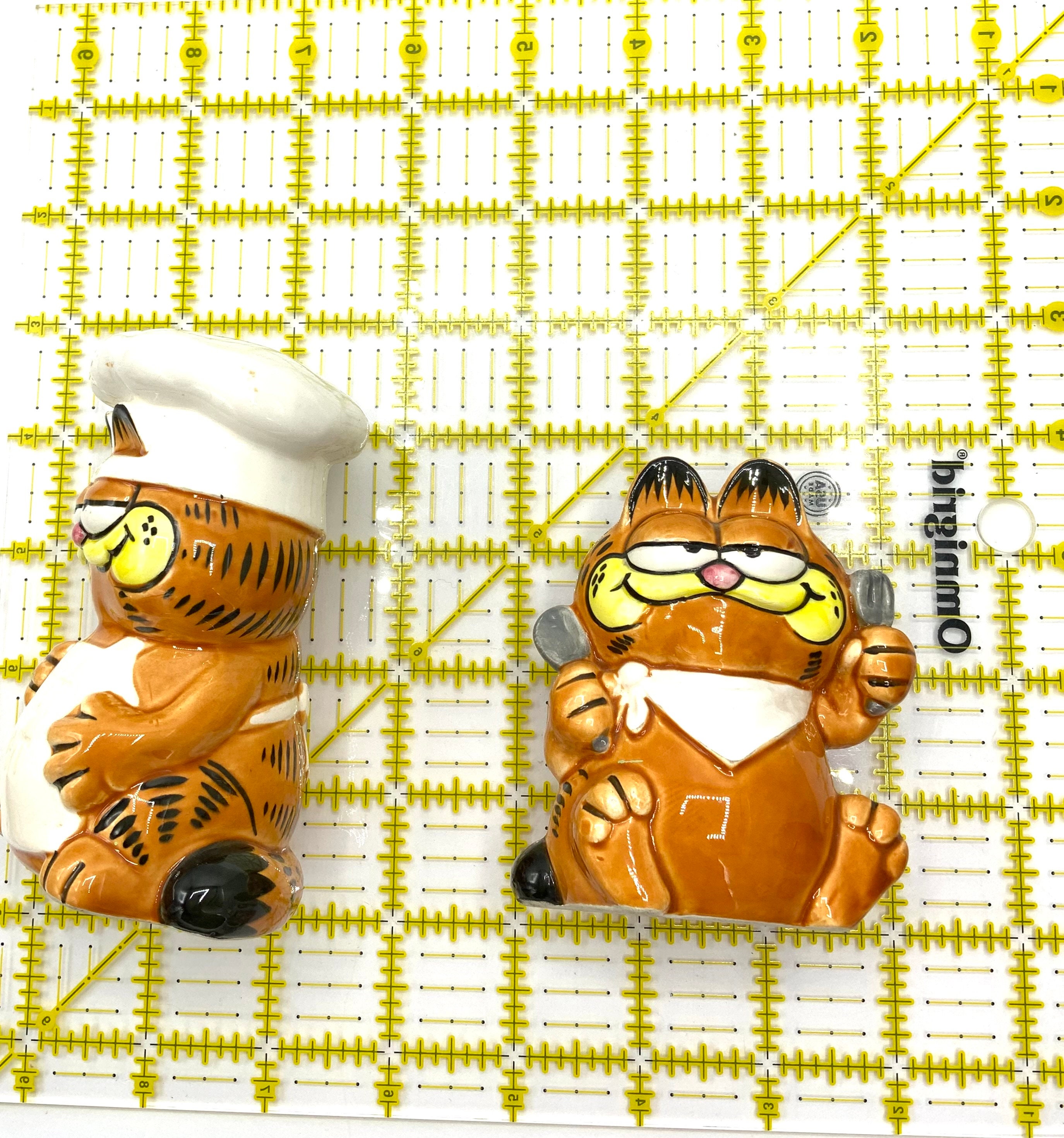 Gorgeous Collectible and Vintage Chefs Garfield Salt or Pepper