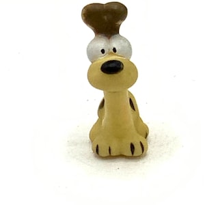 Gorgeous vintage Odie figurine, dog, Garfield., yellow.