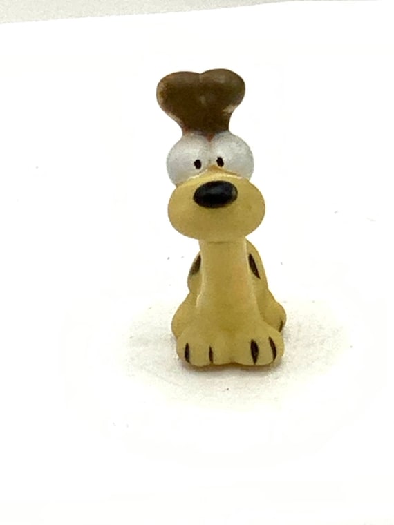 ゴージャスなビンテージのオーディの置物、犬、ガーフィールド、黄色