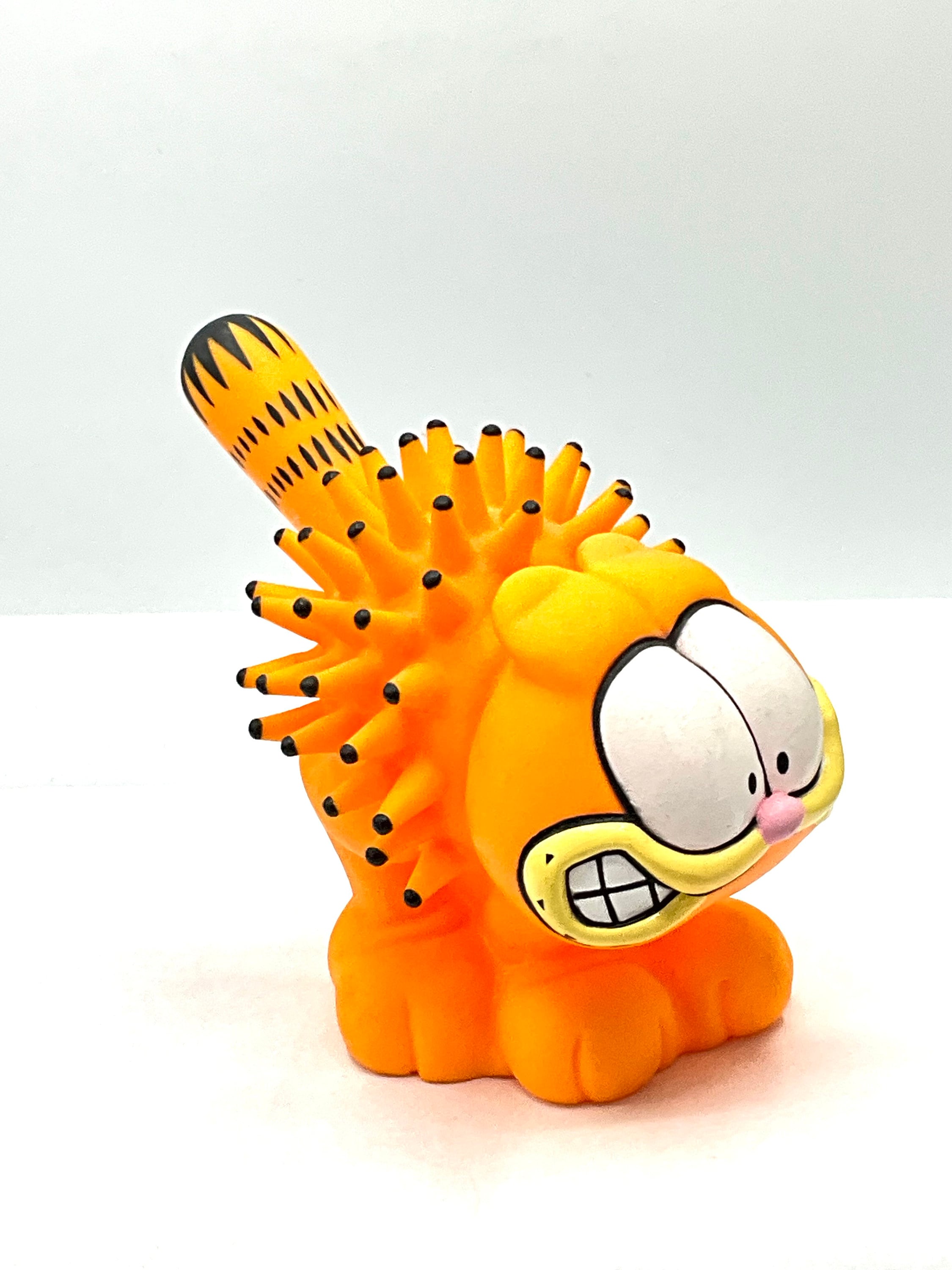 Gorgeous Collectible, Rare and Vintage Garfield Angry With Scared