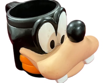 Gorgeous collectible and Vintage Goofy mug by Disney Applause 3D.
