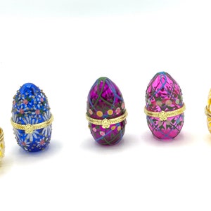 Gorgeous collectible glass egg, trinket, jewelry box,