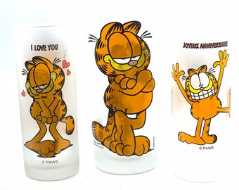 Gorgeous collectible and vintage Garfield frosted glass.