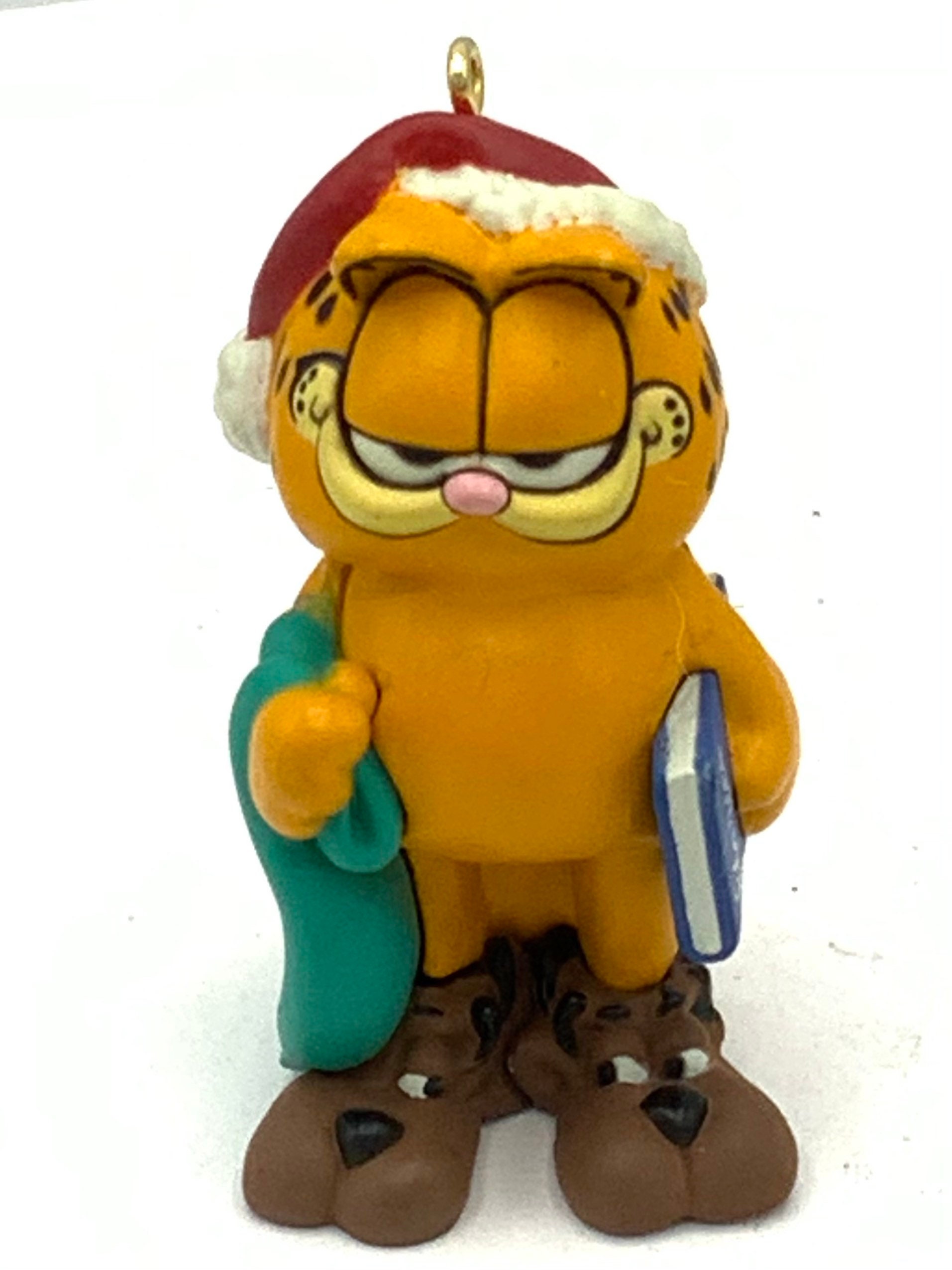 Gorgeous collectible and vintage Garfield ornament.