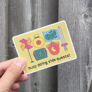 Sticker en vinyle Side Quests - Sticker original pour amateurs de jeux vidéo, sticker bouteille d'eau sur le thème de l'aventure amusante, carte au trésor et sticker art poitrine