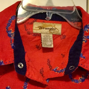 Country Western Blouse-Shirt/Red Corduroy/“Wrangler”/Cowgirl Equestrian Horseshoe Print//Button Up/Long Sleeve/Woman XL (chest 48”/Vintage