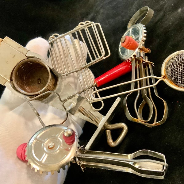 Children’s Cookware Toy Set/Miniature Kitchen Utensils/Meat Grinder-Egg Beater-Wire Potato Masher-Hotdog Cooker-Strainer/Small/Vintage