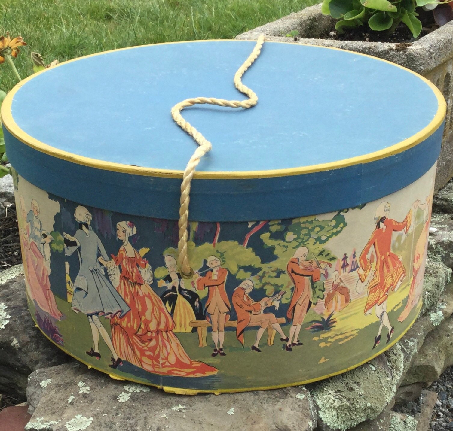 1920s Hat Box-bandbox-storage Box/victorian/blue Wallpaper