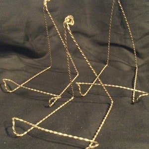 Plate Display Stand-Plate Holder-Plate Rack/Brass/Easel-Back/Tabletop/Gold-Tone/Twisted Metal Wire/3 Piece SET/Vintage