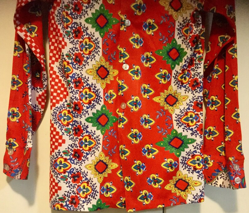 Red Shirt Blouse Top Print Polyester Pointed Collar Heads Up California Mens Size Small or UnisexWomans Vintage 1970