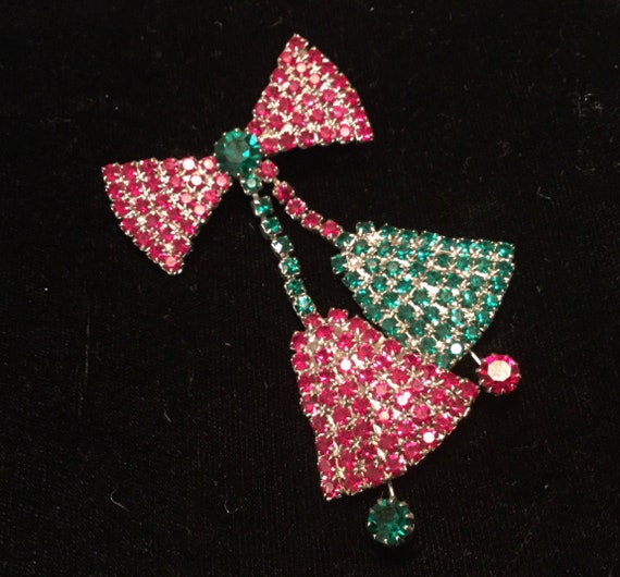 1980s Christmas Rhinestone Bell Pin-Brooch/Red+Gr… - image 2