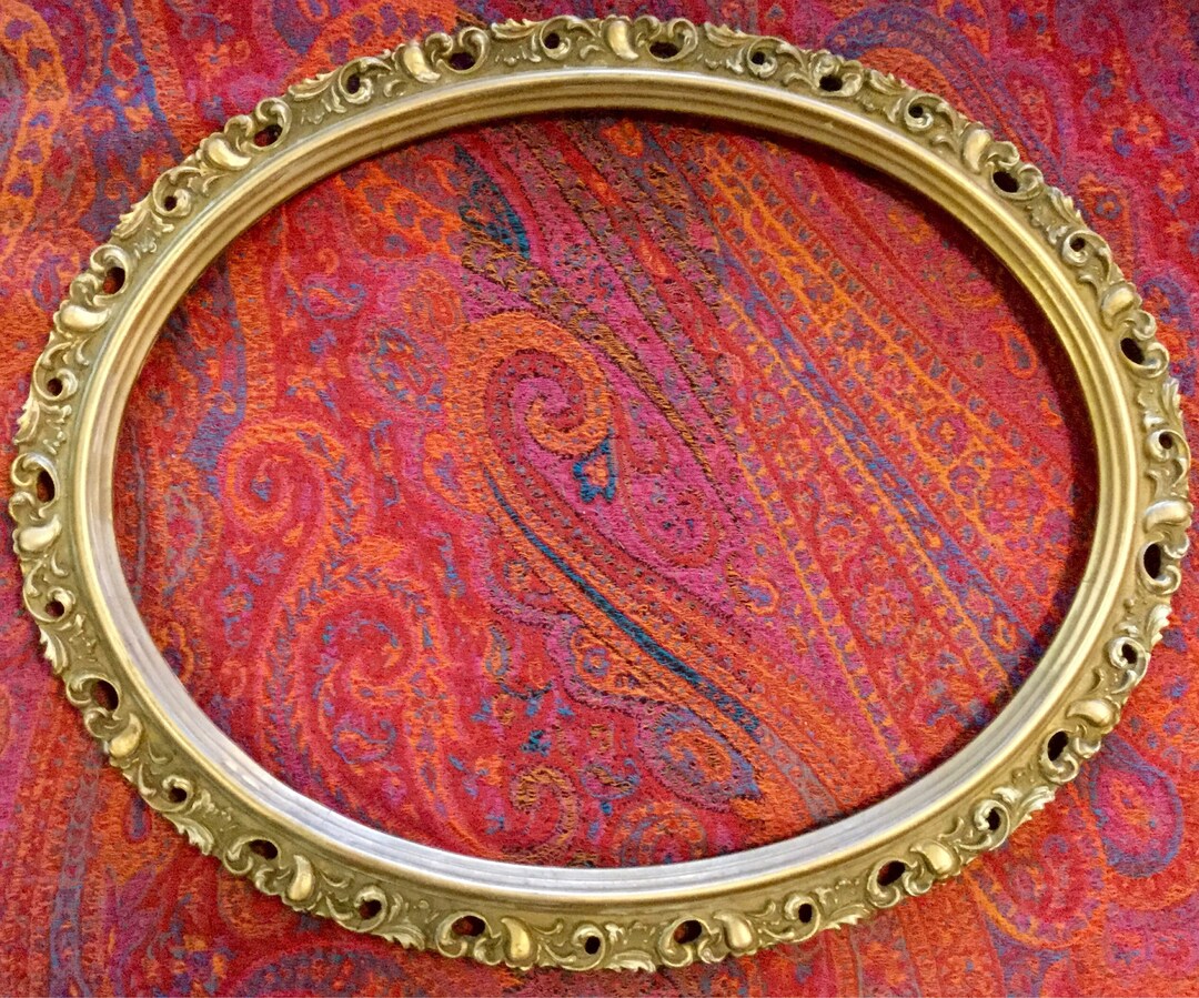 1940 Gold Leaf Wood Picture Frame/oval/wallmount/ornate/carved