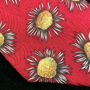 Red Floral Tie-Necktie/Silk/Daisy Flowers/Liberty of London/NOS/3.75”W x57”L/Mens-Woman’s-Unisex/Vintage 1990s
