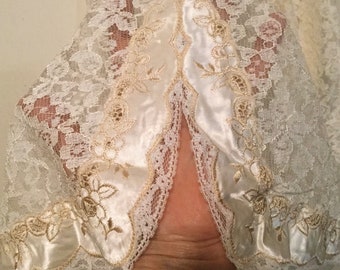 White Lace Half Slip “Stern Maid” Lined/Short Knee Length/All Lace/Woman’s Small-Medium/Vintage 1950s