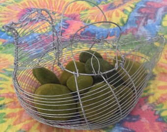Egg Basket Holder/Chicken/Metal Wire/Kitchen Storage/Country Farmhouse Folk Art/Easter/Vintage
